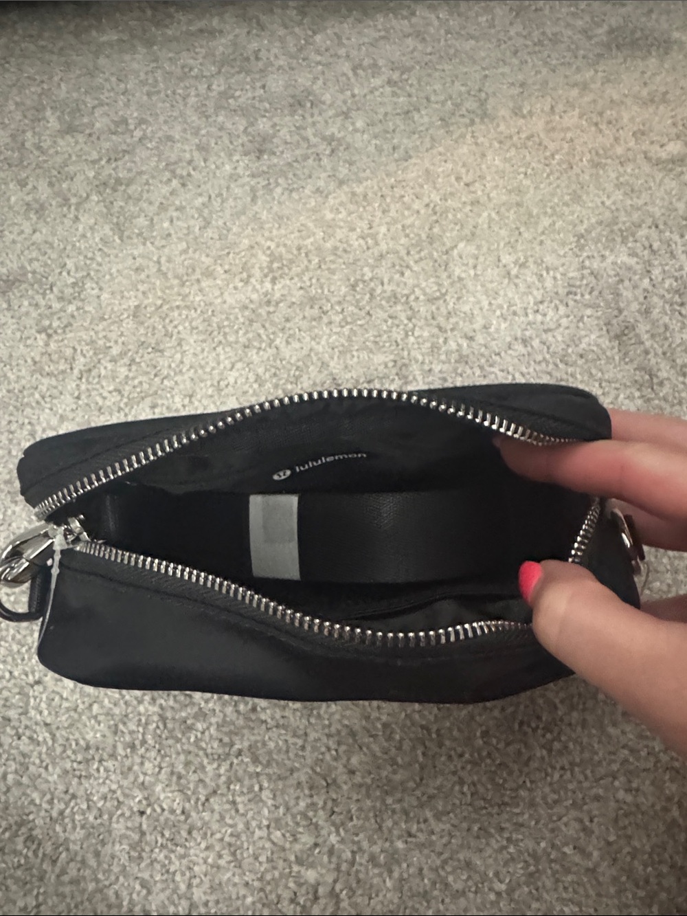 Lululemon Everywhere Crossbody Bag 2L Medal Hardware - Picture 2 of 3